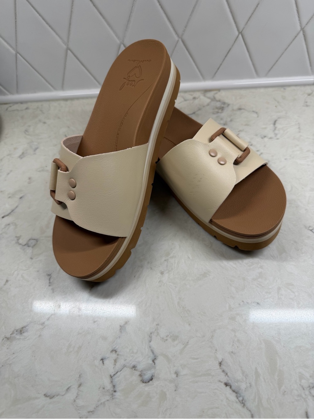 REEF Vista Hi Sadie Cream Buckle Platform Slides Sandals NWOB Size 8